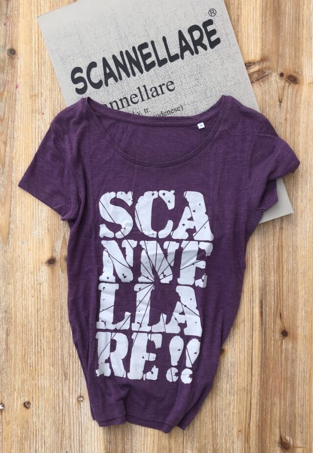 T-shirt scannellare viola