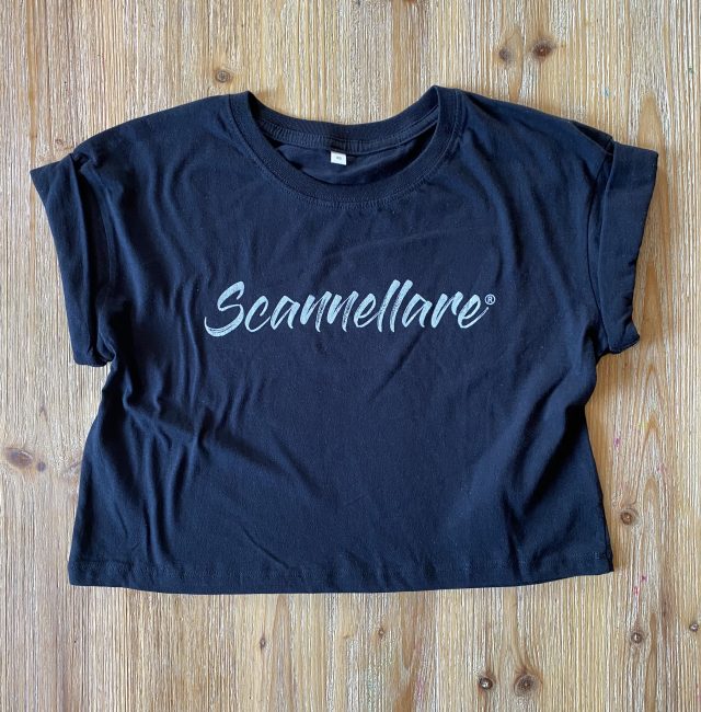 T-Shirt Scannellare nera corta donna
