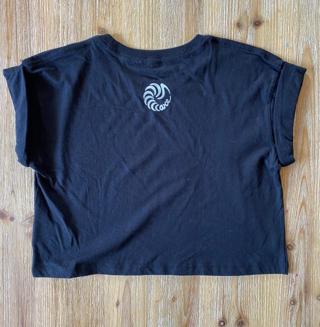 T-Shirt Scannellare nera corta donna - immagine 2